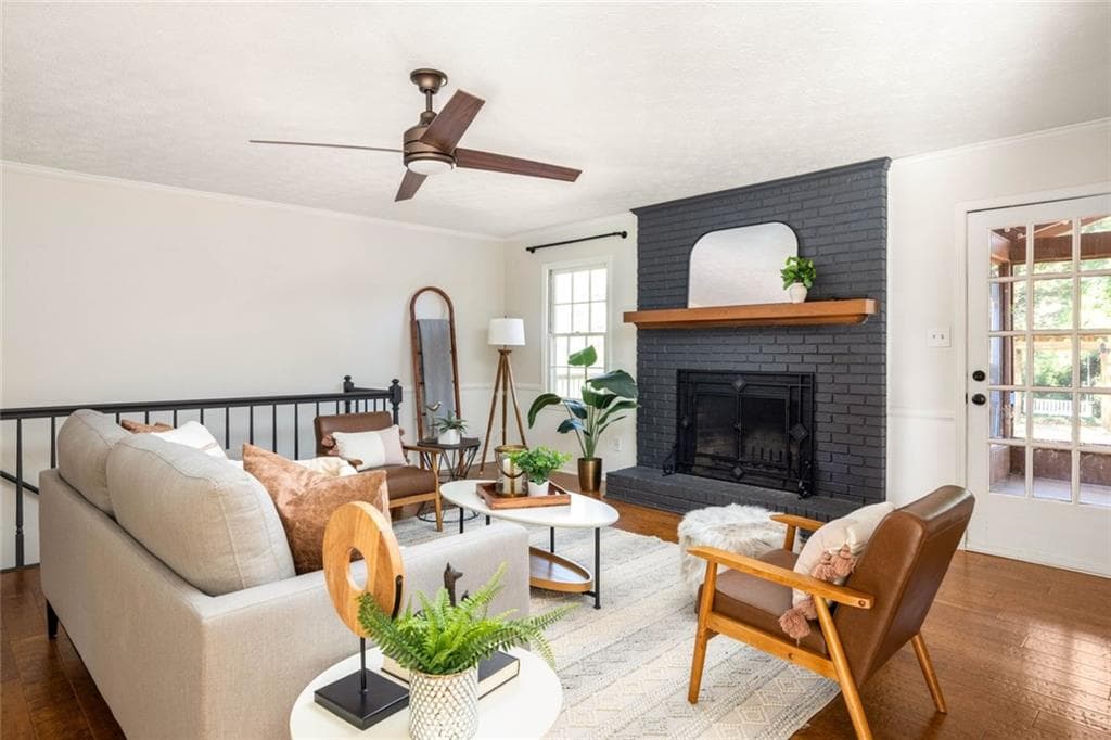 3 bedroom, 2 bathroom, 1,878 sq ft single family residence for sale at 5011 Stones Crossing Drive, Lilburn, GA 30047 — photo 2