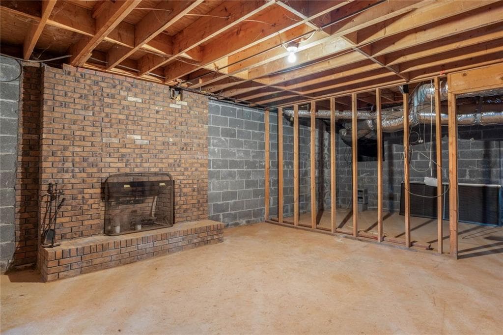 3 bedroom, 2 bathroom, 1,878 sq ft single family residence for sale at 5011 Stones Crossing Drive, Lilburn, GA 30047 — photo 7