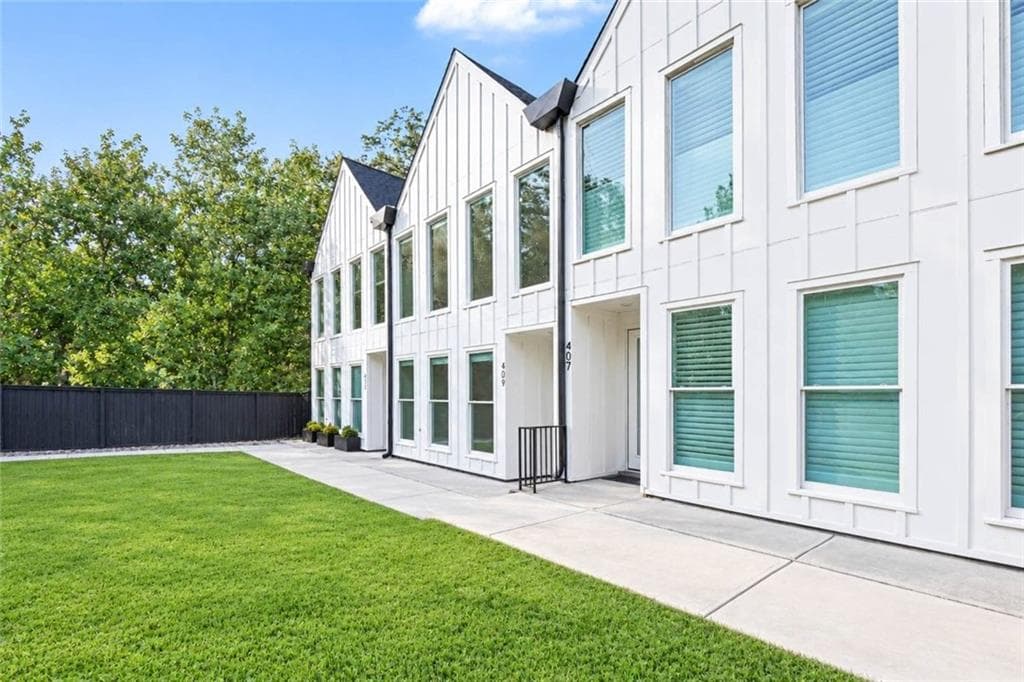 2 bedroom, 3 bathroom, 1,850 sq ft townhouse for rent at 409 Burgundy Way, Woodstock, GA 30188 for $3,500 a month — photo 4