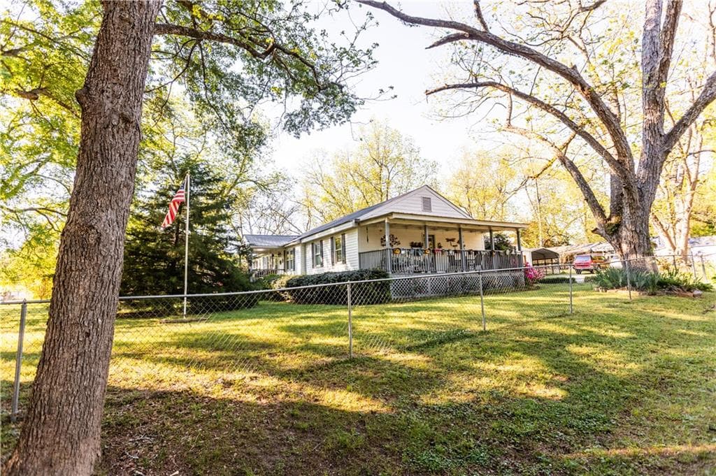 3 bedroom, 2 bathroom, 2,663 sq ft single family residence for sale at 116 E Fulton Street, Newborn, GA 30056 — photo 2