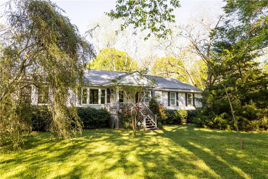 3 bedroom, 2 bathroom, 2,663 sq ft single family residence for sale at 116 E Fulton Street, Newborn, GA 30056 — photo 3