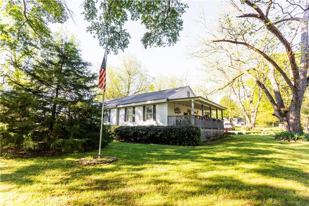 3 bedroom, 2 bathroom, 2,663 sq ft single family residence for sale at 116 E Fulton Street, Newborn, GA 30056 — photo 4