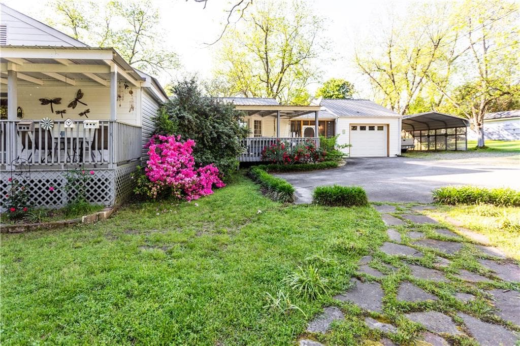 3 bedroom, 2 bathroom, 2,663 sq ft single family residence for sale at 116 E Fulton Street, Newborn, GA 30056 — photo 5
