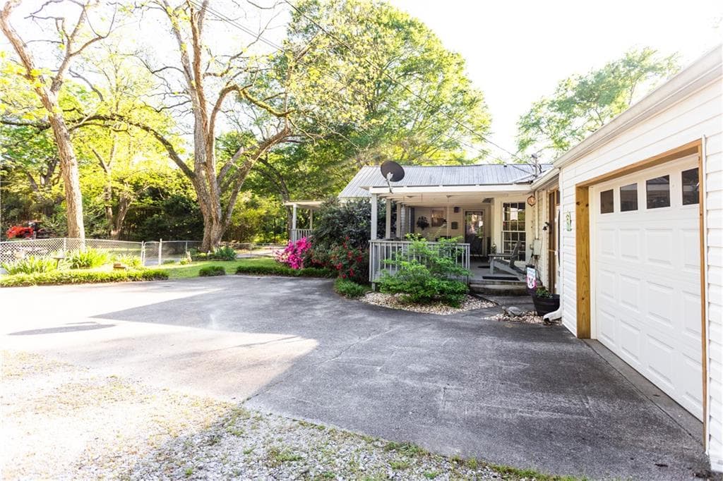 3 bedroom, 2 bathroom, 2,663 sq ft single family residence for sale at 116 E Fulton Street, Newborn, GA 30056 — photo 6