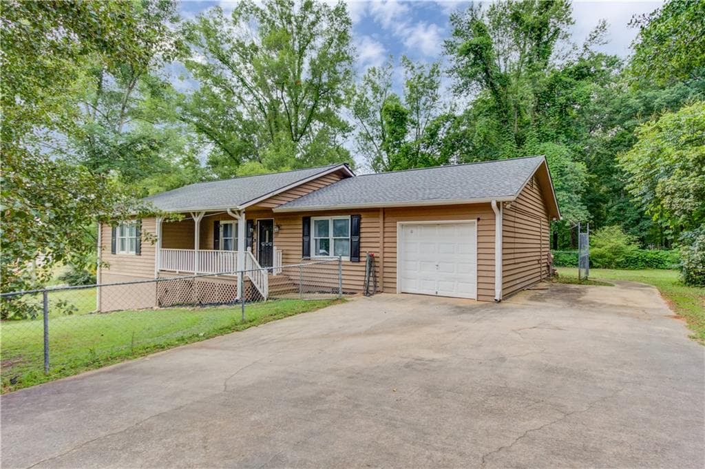3 bedroom, 3 bathroom, 1,588 sq ft single family residence for sale at 3305 Ladd Drive, Gainesville, GA 30506 — photo 3