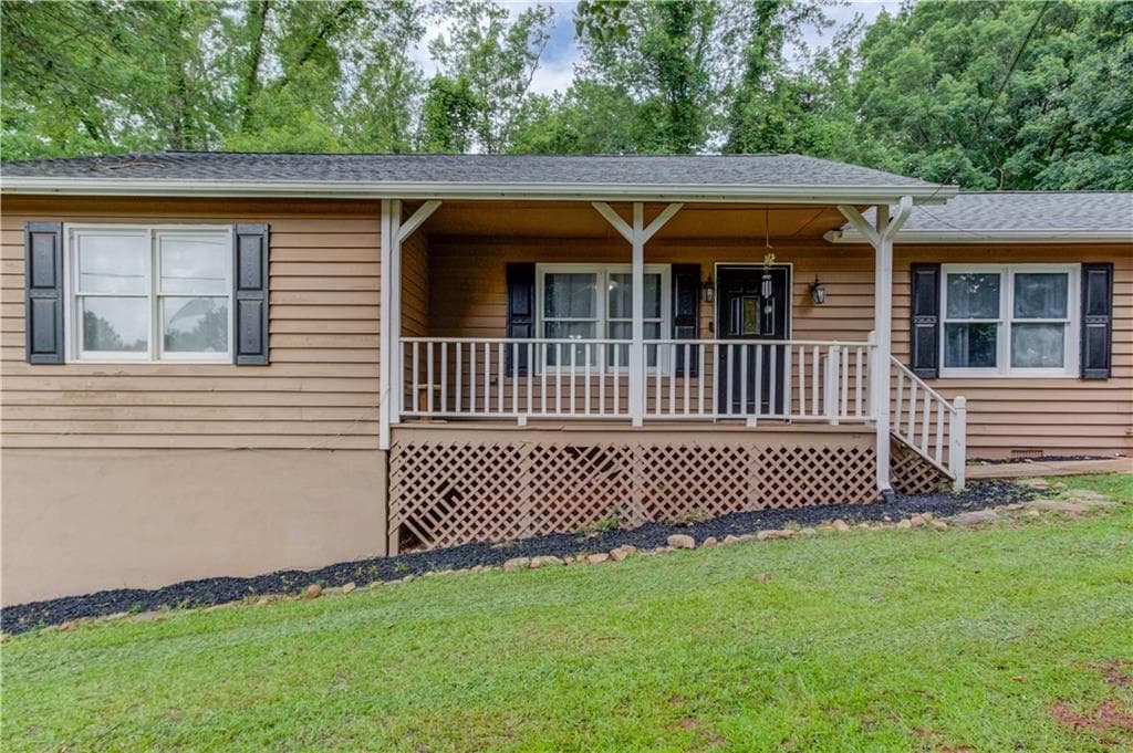 3 bedroom, 3 bathroom, 1,588 sq ft single family residence for sale at 3305 Ladd Drive, Gainesville, GA 30506 — photo 4