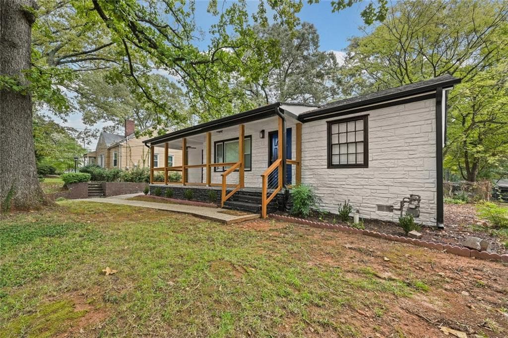 6 bedroom, 3 bathroom, 1,212 sq ft single family residence for sale at 1810 Sylvan Road, Atlanta, GA 30310 — photo 3