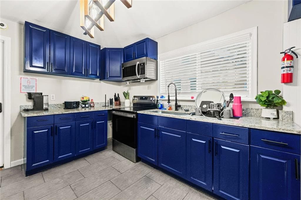 6 bedroom, 3 bathroom, 1,212 sq ft single family residence for sale at 1810 Sylvan Road, Atlanta, GA 30310 — photo 6