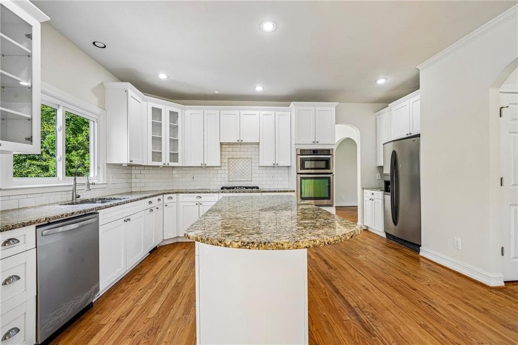 6 bedroom, 5 bathroom, 4,922 sq ft single family residence for sale at 5156 Broadgreen Drive, Peachtree Corners, GA 30092 — photo 2