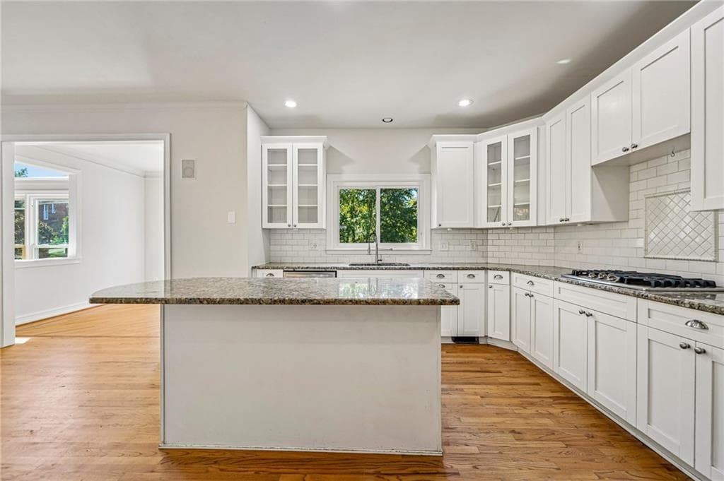 6 bedroom, 5 bathroom, 4,922 sq ft single family residence for sale at 5156 Broadgreen Drive, Peachtree Corners, GA 30092 — photo 9