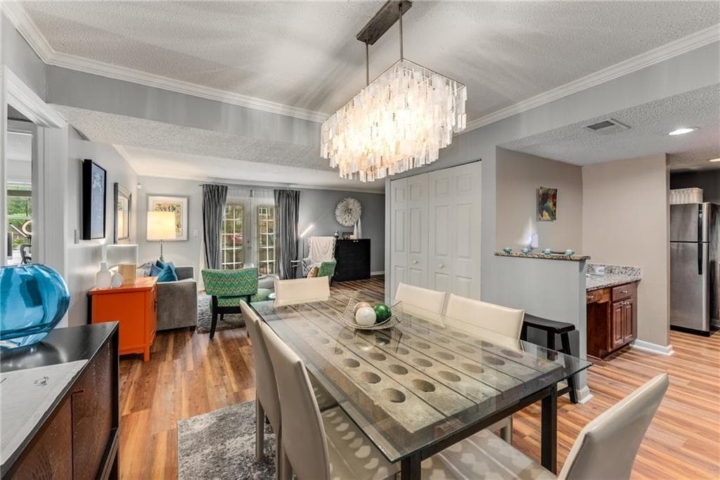 2 bedroom, 2 bathroom, 1,040 sq ft condominium for sale at 6900 Roswell Road #Q26, Atlanta, GA 30328 — photo 1 of 28