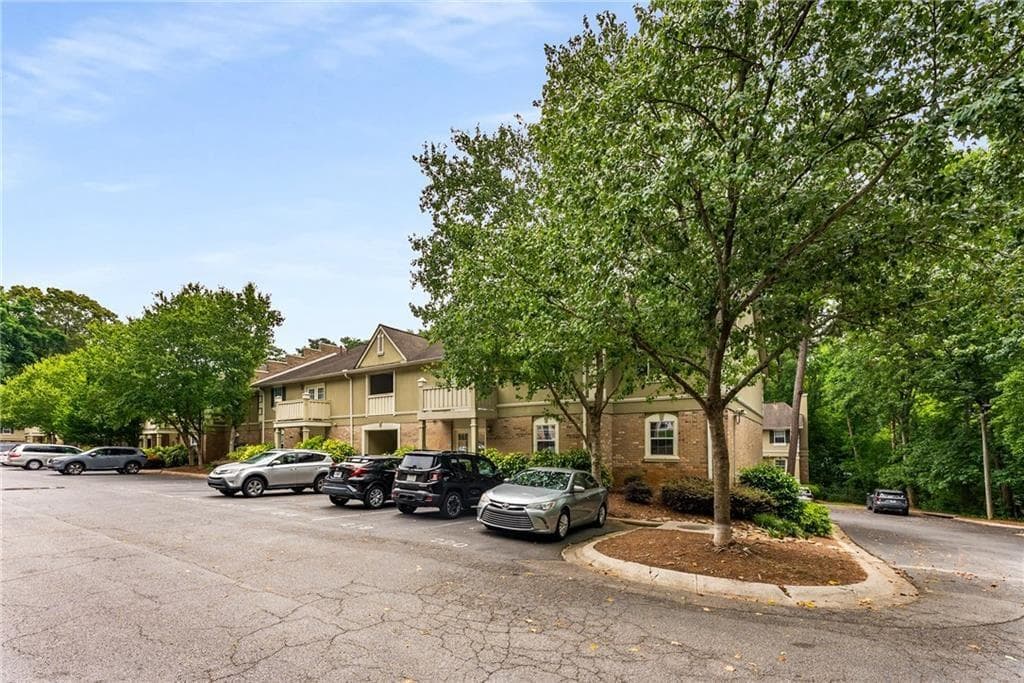 2 bedroom, 2 bathroom, 1,040 sq ft condominium for sale at 6900 Roswell Road #Q26, Atlanta, GA 30328 — photo 4