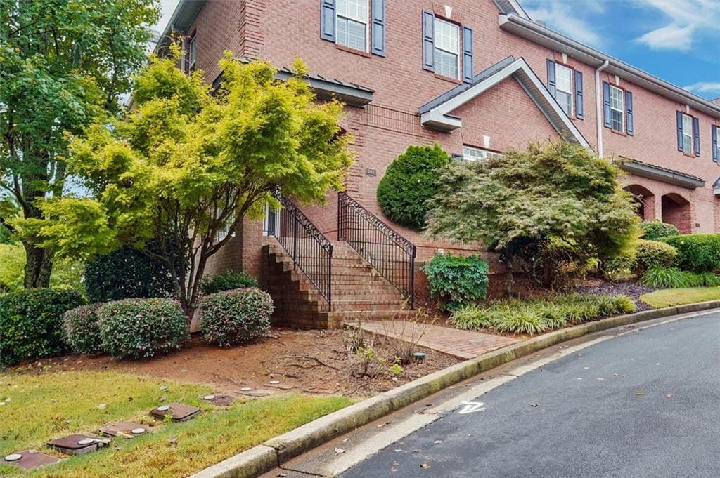3 bedroom, 5 bathroom, 1,850 sq ft townhouse for sale at 1950 Buford Dam Road #301, Cumming, GA 30041 — photo 2