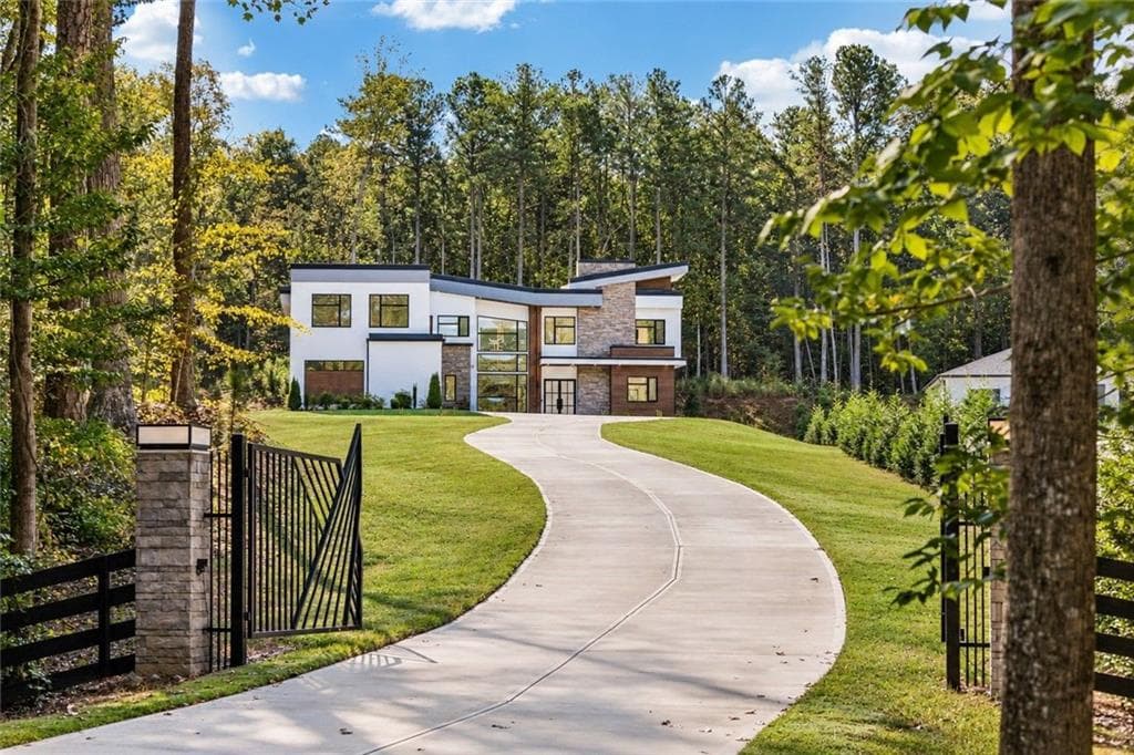 5 bedroom, 7 bathroom, 4,962 sq ft single family residence for sale at 1678 Thomas Dr, Hoschton, GA 30548 — photo 1 of 37