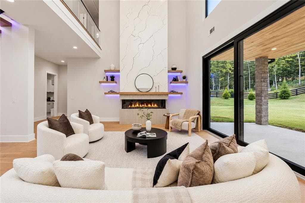 5 bedroom, 7 bathroom, 4,962 sq ft single family residence for sale at 1678 Thomas Dr, Hoschton, GA 30548 — photo 5