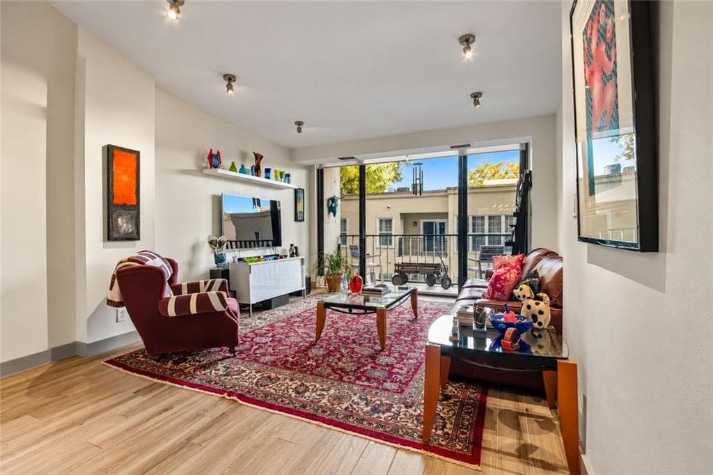 1 bedroom, 1 bathroom, 862 sq ft condominium for sale at 145 15th Street 203, Atlanta, GA 30309 — photo 2