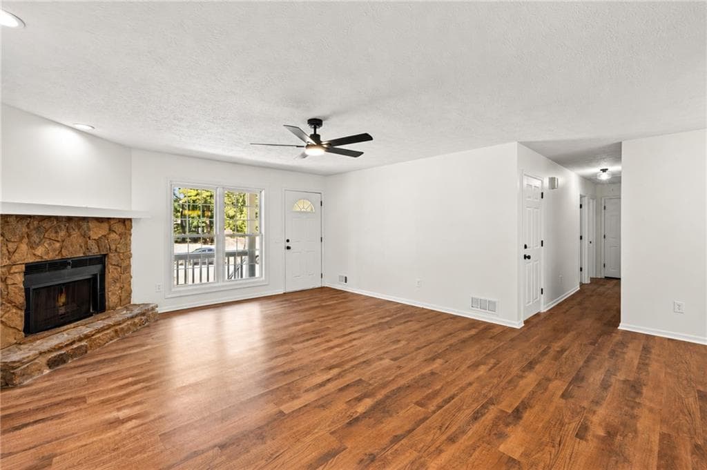 3 bedroom, 3 bathroom, 2,850 sq ft single family residence for sale at 2602 W Regal Court, Lawrenceville, GA 30044 — photo 7