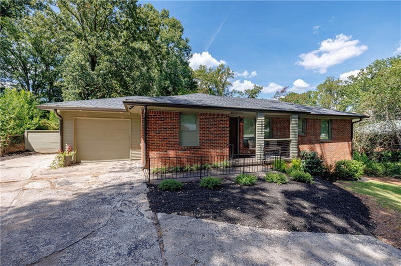 3 bedroom, 3 bathroom, 2,150 sq ft single family residence for sale at 3542 N Druid Hills Road, Decatur, GA 30033 — photo 3