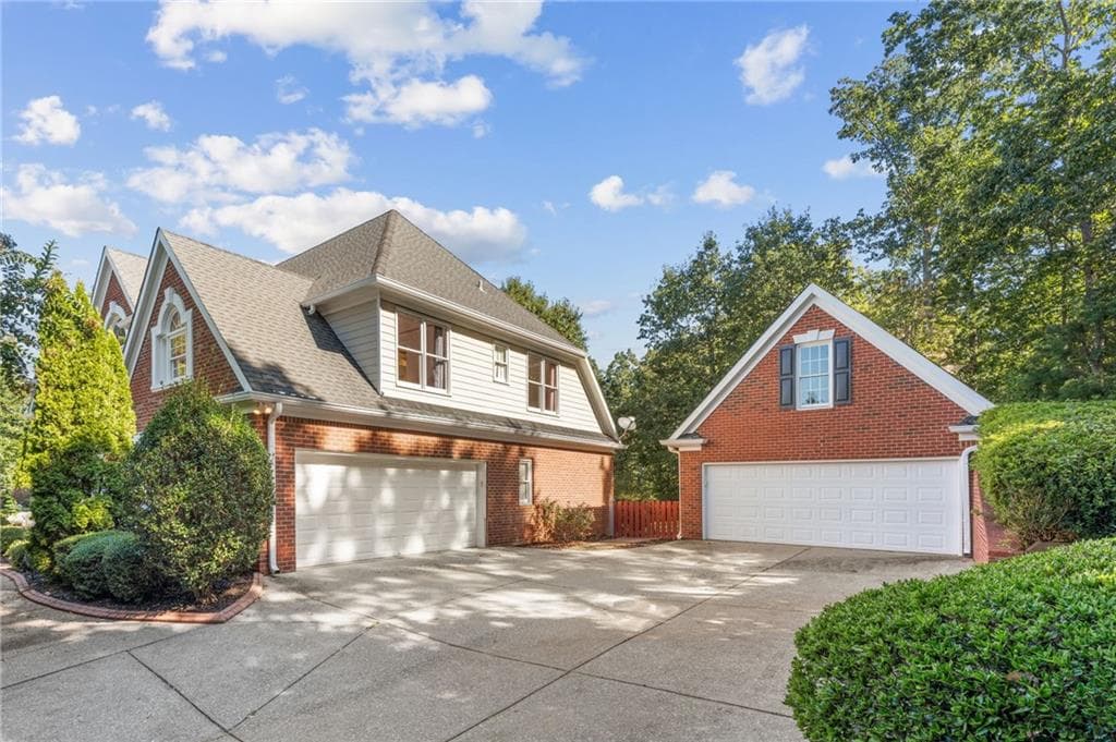 6 bedroom, 5 bathroom, 5,257 sq ft single family residence for sale at 402 Mountain Point, Canton, GA 30115 — photo 4