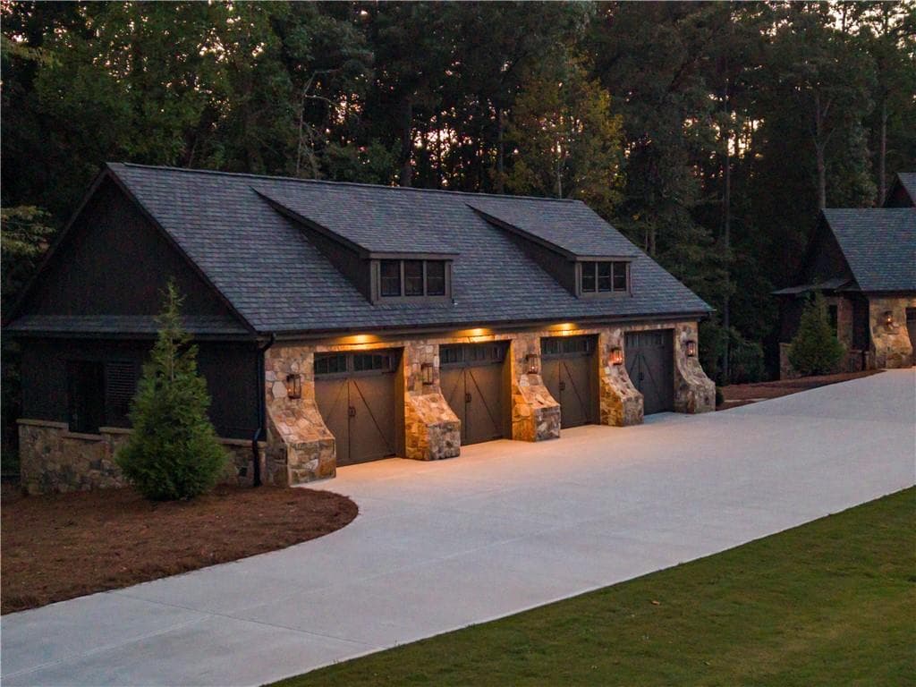 5 bedroom, 8 bathroom, 10,120 sq ft single family residence for sale at 6091 Jim Crow Road, Flowery Branch, GA 30542 — photo 7