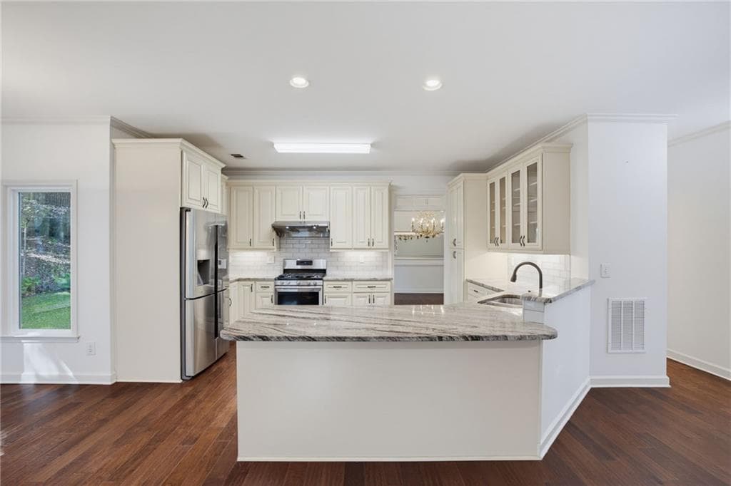 4 bedroom, 3 bathroom, 2,510 sq ft single family residence for sale at 4965 Haydens Walk Drive, Alpharetta, GA 30022 — photo 4