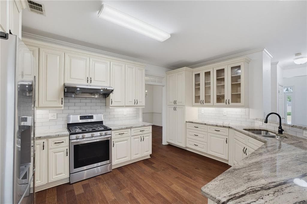 4 bedroom, 3 bathroom, 2,510 sq ft single family residence for sale at 4965 Haydens Walk Drive, Alpharetta, GA 30022 — photo 5