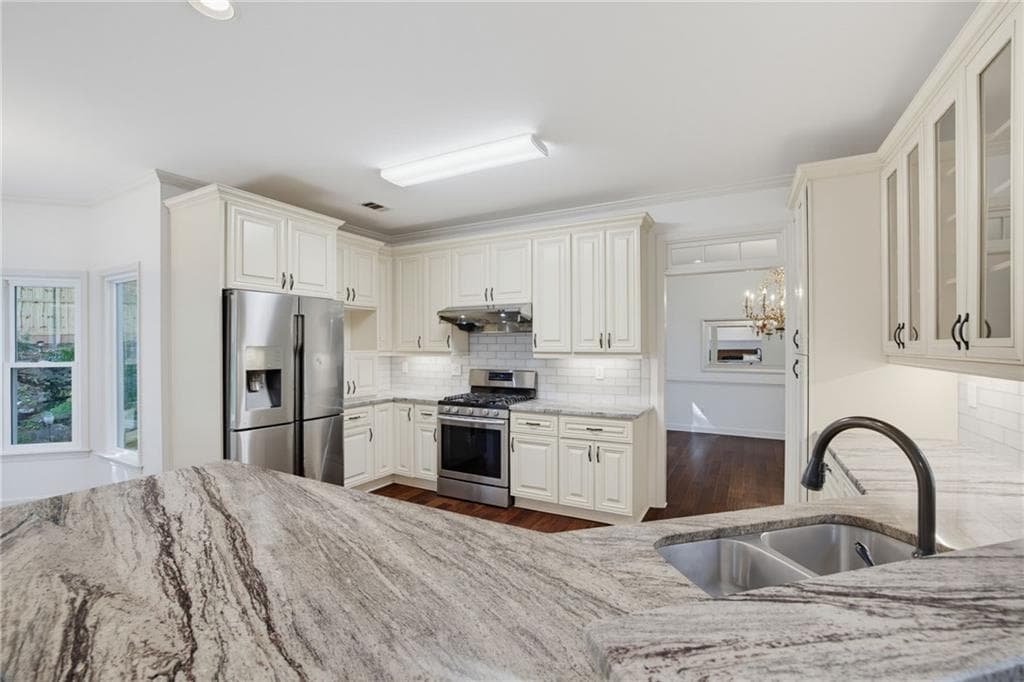 4 bedroom, 3 bathroom, 2,510 sq ft single family residence for sale at 4965 Haydens Walk Drive, Alpharetta, GA 30022 — photo 6