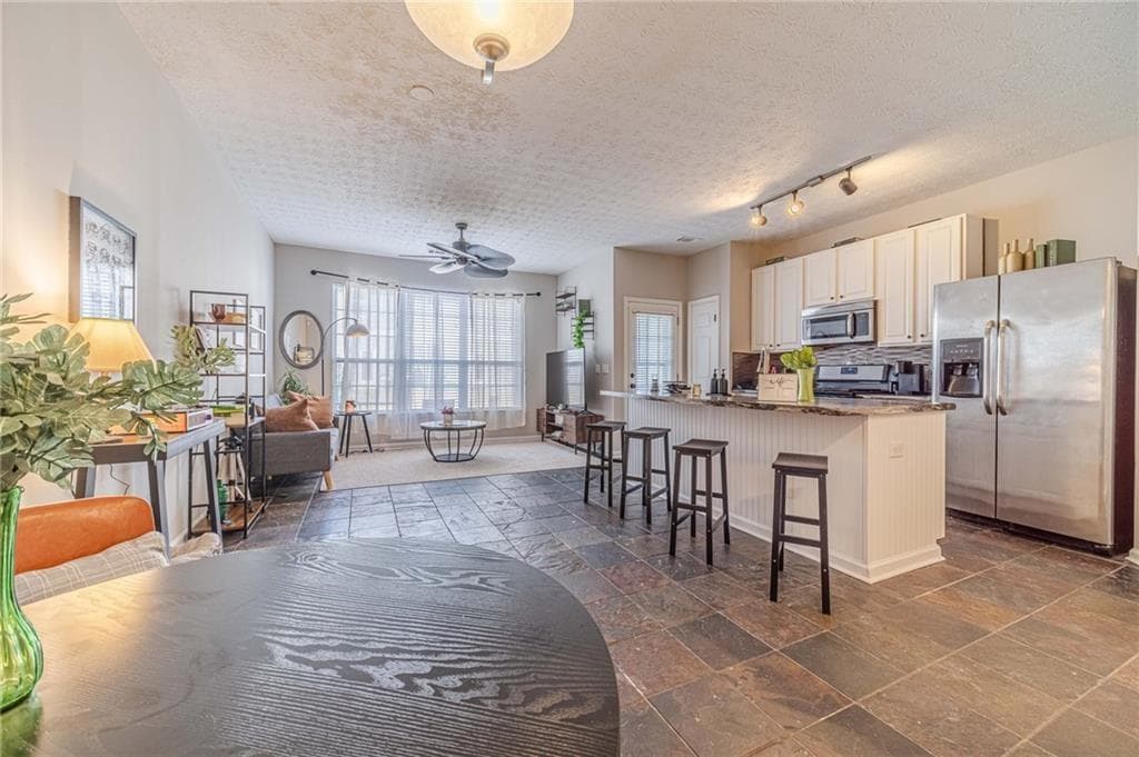2 bedroom, 3 bathroom, 1,506 sq ft townhouse under contract at 6436 Portside Way, Flowery Branch, GA 30542 — photo 3