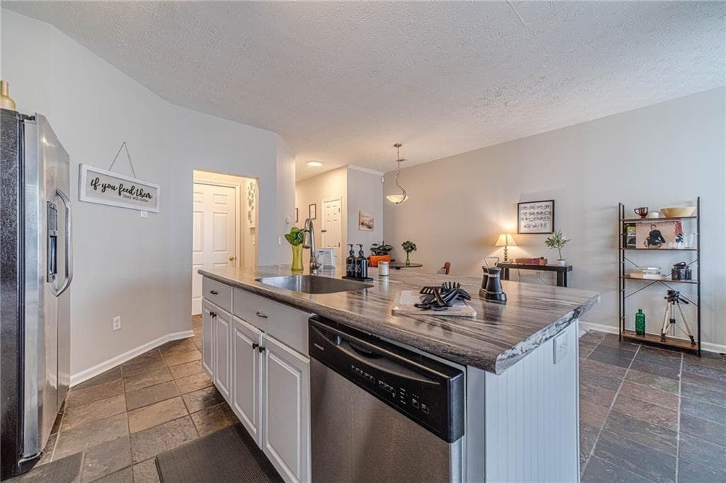 2 bedroom, 3 bathroom, 1,506 sq ft townhouse under contract at 6436 Portside Way, Flowery Branch, GA 30542 — photo 5
