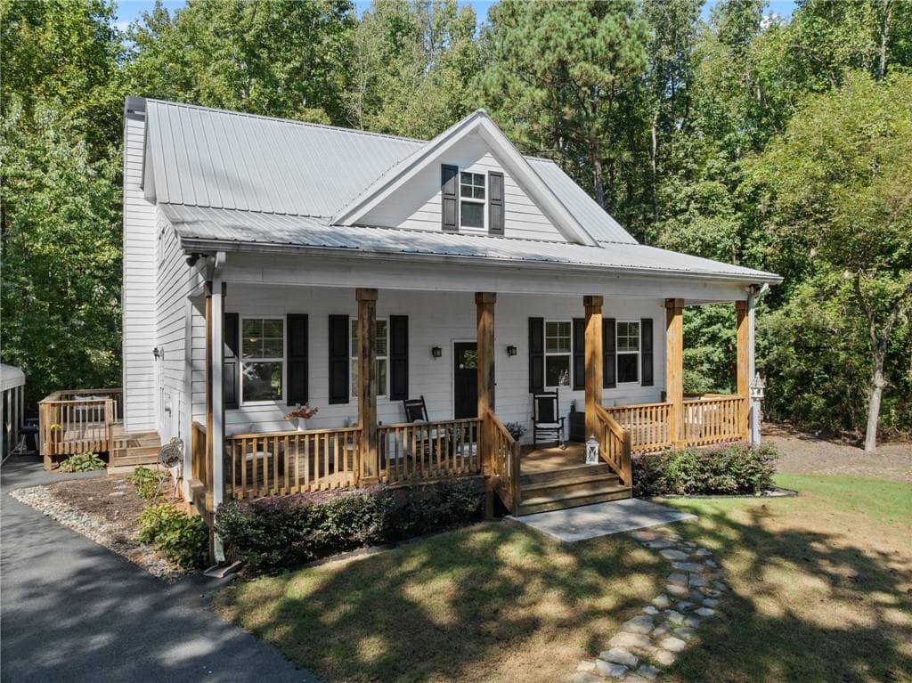 3 bedroom, 3 bathroom, 2,400 sq ft single family residence for sale at 5256 Cantrell Circle, Cumming, GA 30041 — photo 7