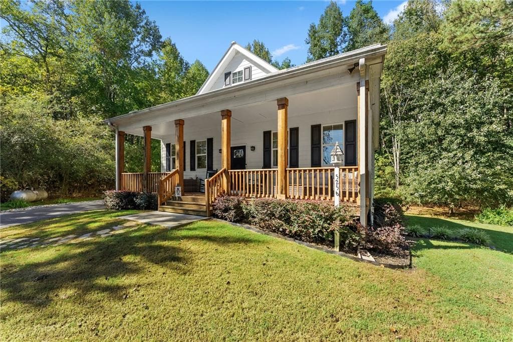 3 bedroom, 3 bathroom, 2,400 sq ft single family residence for sale at 5256 Cantrell Circle, Cumming, GA 30041 — photo 9