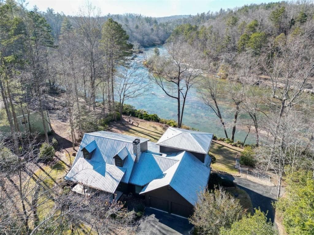 4 bedroom, 3 bathroom, 3,269 sq ft single family residence for sale at 1207 Old River Road, Cornelia, GA 30531 — photo 4