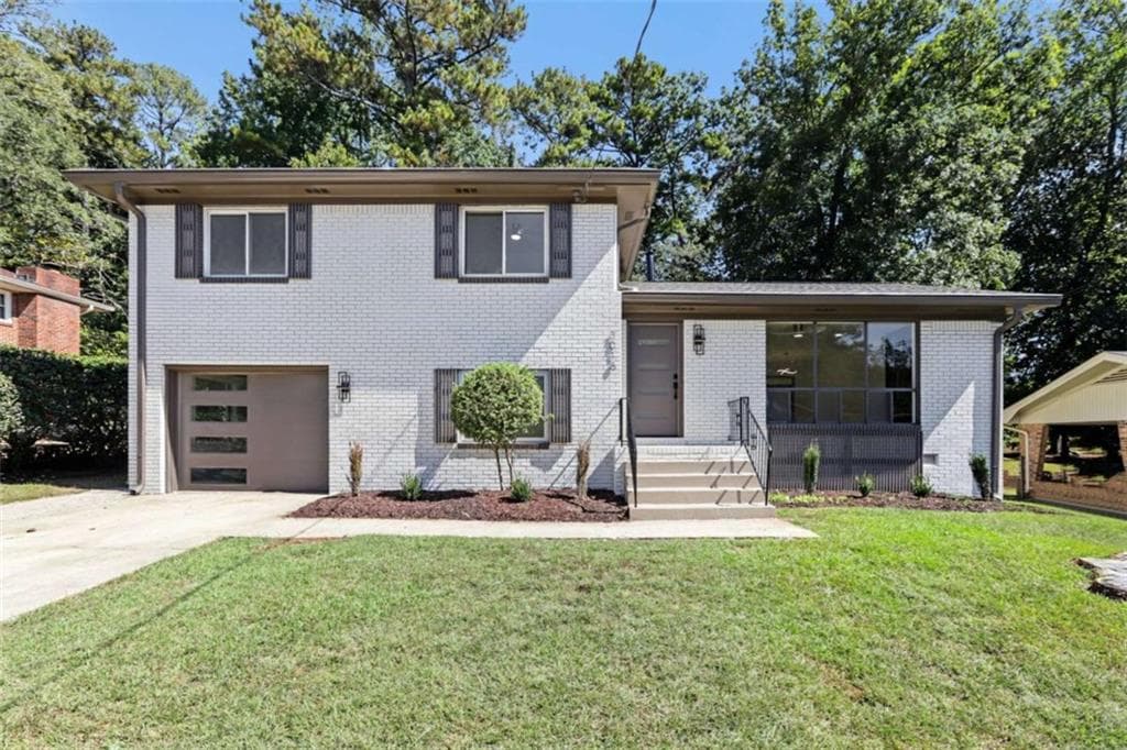 3 bedroom, 2 bathroom, 2,122 sq ft single family residence for sale at 3018 Thrasher Circle, Decatur, GA 30032 — photo 3