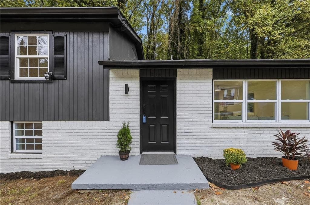 4 bedroom, 3 bathroom, 1,742 sq ft single family residence for sale at 316 Argus Circle, Atlanta, GA 30331 — photo 3