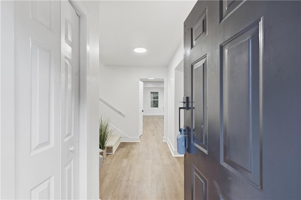 4 bedroom, 3 bathroom, 1,742 sq ft single family residence for sale at 316 Argus Circle, Atlanta, GA 30331 — photo 4