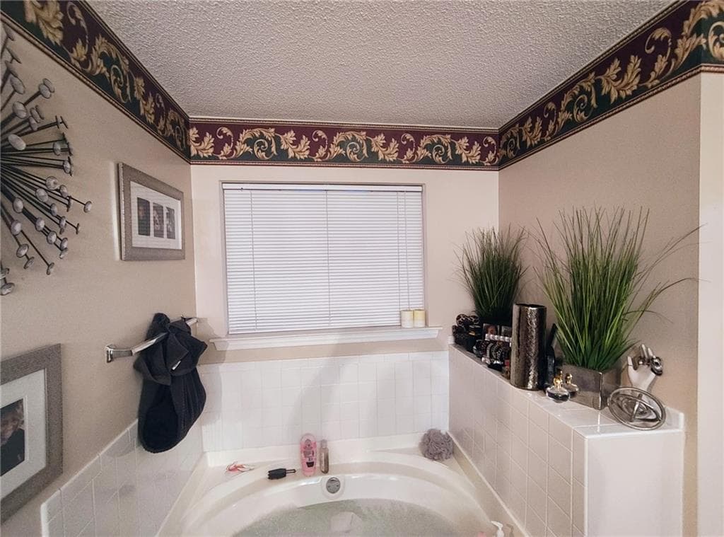 4 bedroom, 3 bathroom, 2,116 sq ft single family residence for rent at 11993 Red Ivy Lane, Fayetteville, GA 30215 for $2,650 a month — photo 4