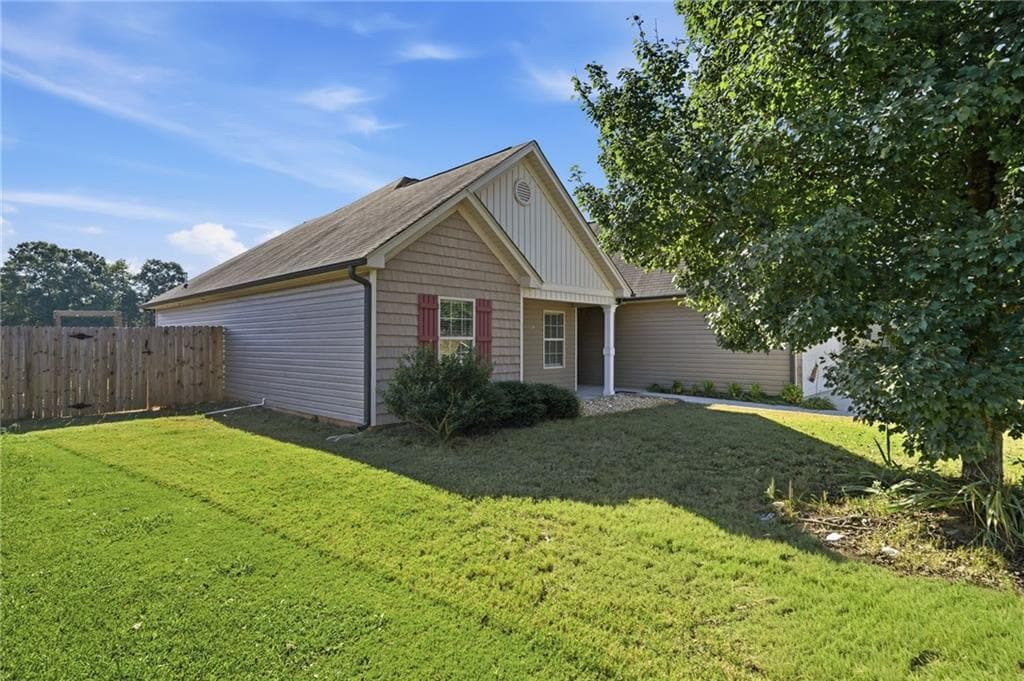 3 bedroom, 3 bathroom, 2,078 sq ft single family residence for sale at 271 Stillwood Drive, Winder, GA 30680 — photo 4