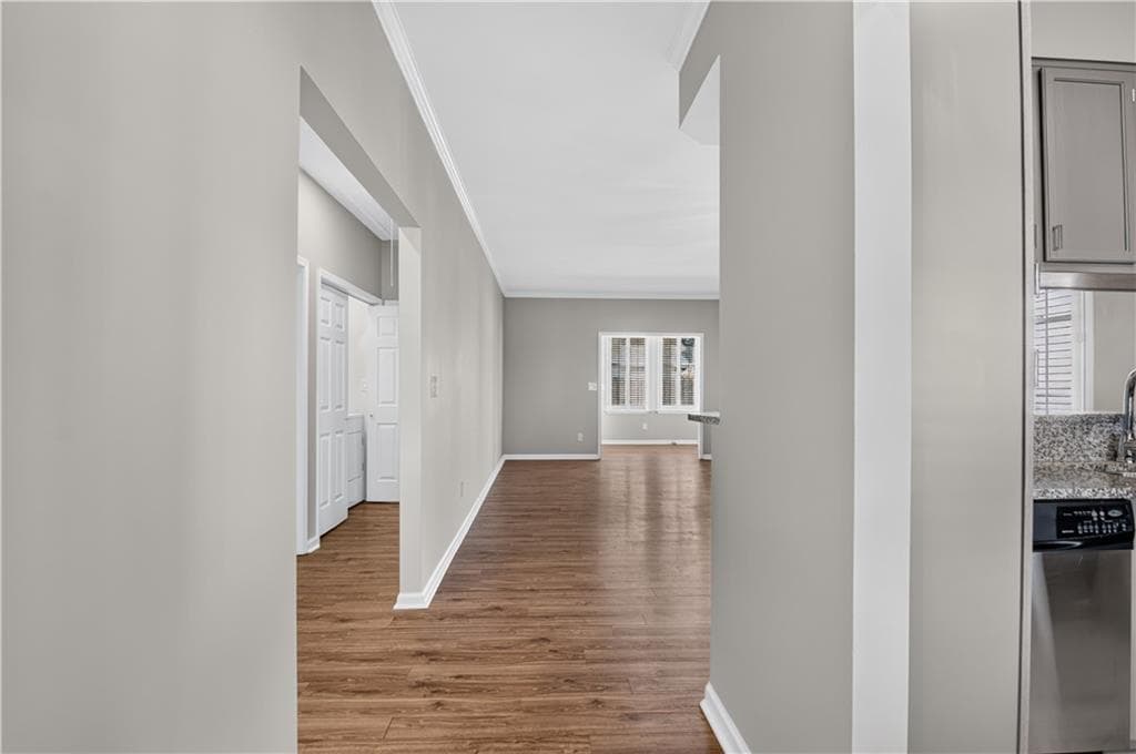 2 bedroom, 2 bathroom, 1,058 sq ft condominium for sale at 145 Victoria Way, Roswell, GA 30075 — photo 3