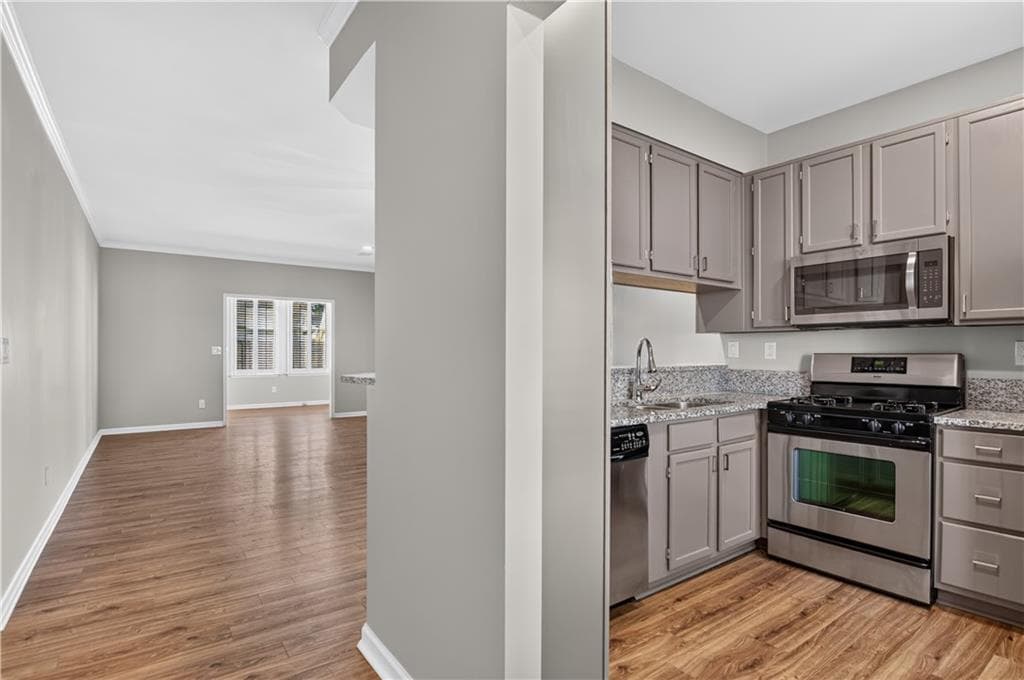2 bedroom, 2 bathroom, 1,058 sq ft condominium for sale at 145 Victoria Way, Roswell, GA 30075 — photo 4