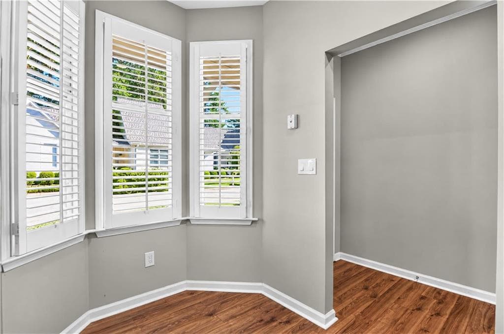 2 bedroom, 2 bathroom, 1,058 sq ft condominium for sale at 145 Victoria Way, Roswell, GA 30075 — photo 5