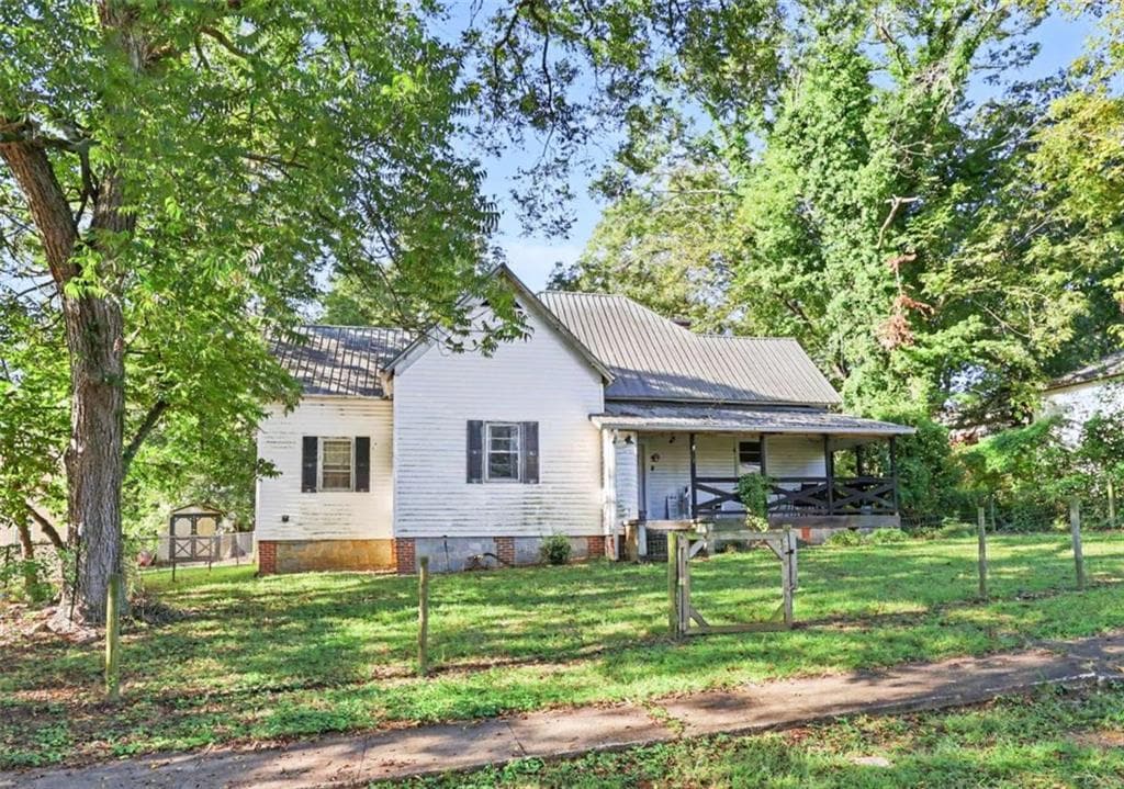2 bedroom, 2 bathroom, 2,116 sq ft single family residence for sale at 95 Hood Street, Commerce, GA 30529 — photo 2
