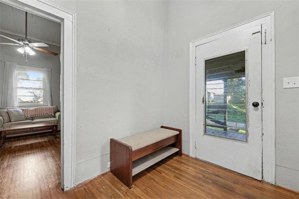 2 bedroom, 2 bathroom, 2,116 sq ft single family residence for sale at 95 Hood Street, Commerce, GA 30529 — photo 4