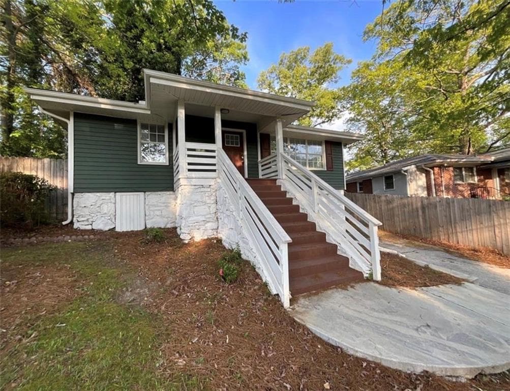 3 bedroom, 2 bathroom, 1,046 sq ft single family residence for rent at 136 Victor Circle, Atlanta, GA 30314 for $2,000 a month — photo 1 of 12