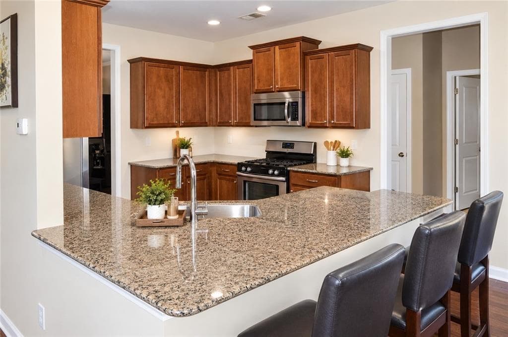 4 bedroom, 3 bathroom, 2,585 sq ft single family residence for sale at 12 Cherokee Rose Run, Dallas, GA 30157 — photo 6
