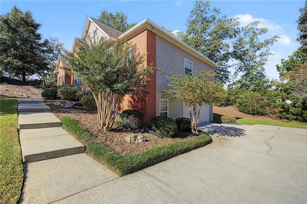 3 bedroom, 2 bathroom, 1,810 sq ft single family residence for sale at 1705 Habersham Marina Road, Cumming, GA 30041 — photo 3
