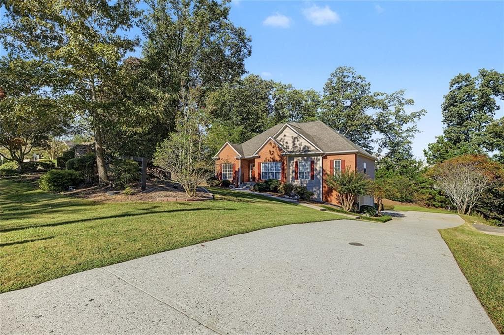 3 bedroom, 2 bathroom, 1,810 sq ft single family residence for sale at 1705 Habersham Marina Road, Cumming, GA 30041 — photo 8
