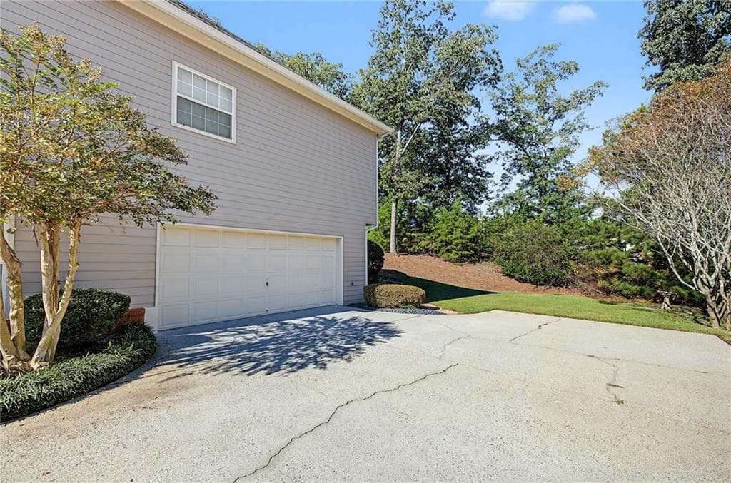 3 bedroom, 2 bathroom, 1,810 sq ft single family residence for sale at 1705 Habersham Marina Road, Cumming, GA 30041 — photo 9