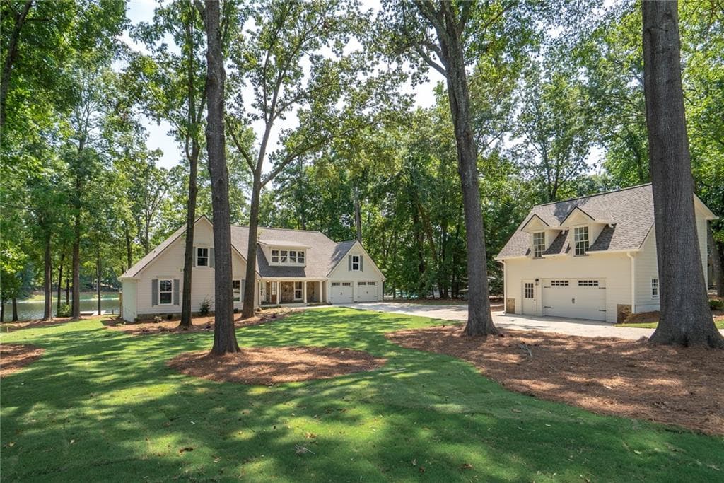5 bedroom, 5 bathroom, 2,888 sq ft single family residence for sale at 200 Whitney Street, Eatonton, GA 31024
