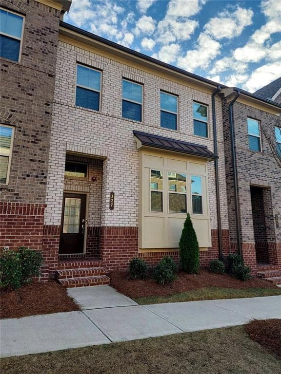 3 bedroom, 4 bathroom, 2,285 sq ft townhouse for rent at 327 Commons Avenue, Woodstock, GA 30188 for $2,825 a month — photo 1 of 45