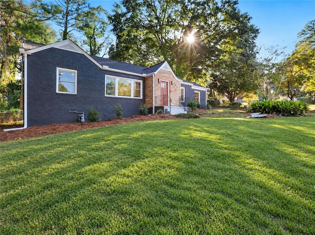 3 bedroom, 2 bathroom, 1,500 sq ft single family residence for sale at 1807 Buckeye Street, Atlanta, GA 30310 — photo 2